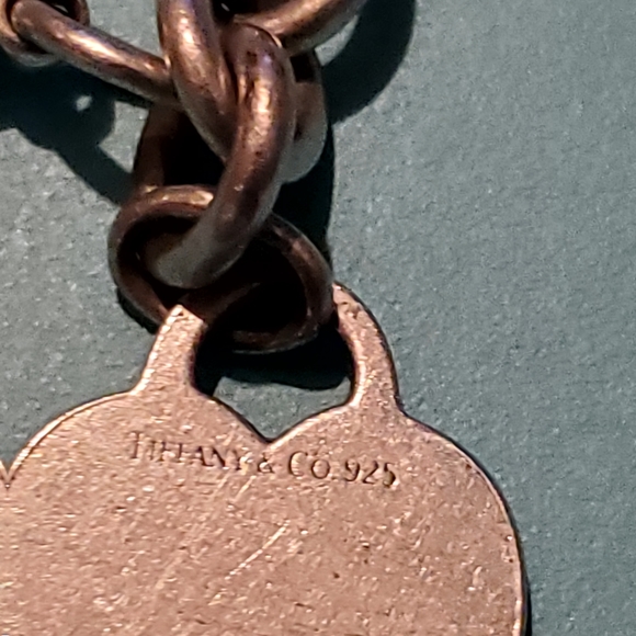 Tiffany & Co Bracelet with a heart shaped charm - Picture 15 of 16